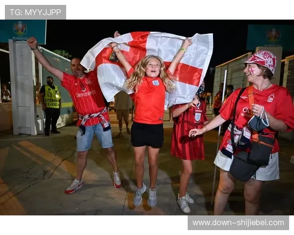 世界杯球迷的疯狂行为:为了表达对球队的支持,球迷们在公共场所进行各种疯狂的庆祝活动